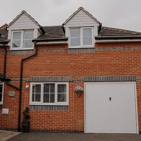 Lovely New 1 Bedroom Loft Apartment With On Drive Parking Trowbridge Exteriér fotografie